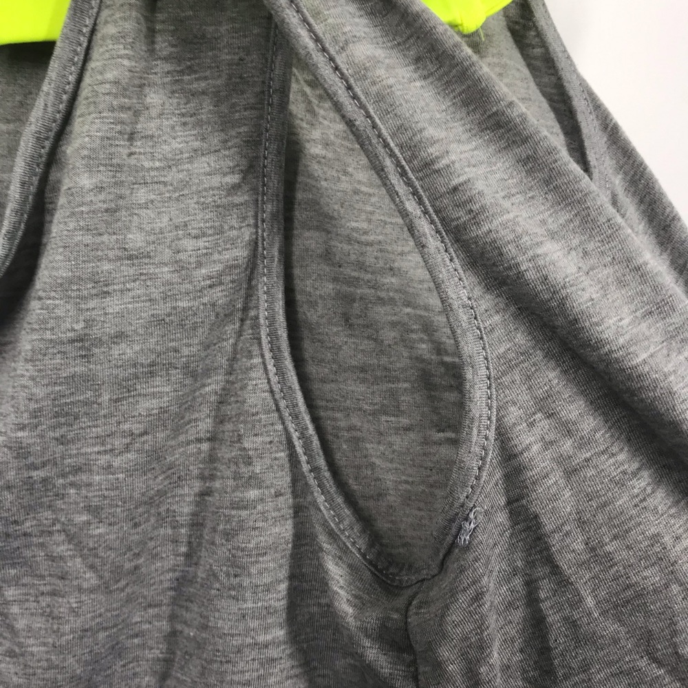 Hooded exercise top with built in sports bra. - Picture 3 of 8